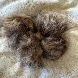 4 faux fur pompons brown